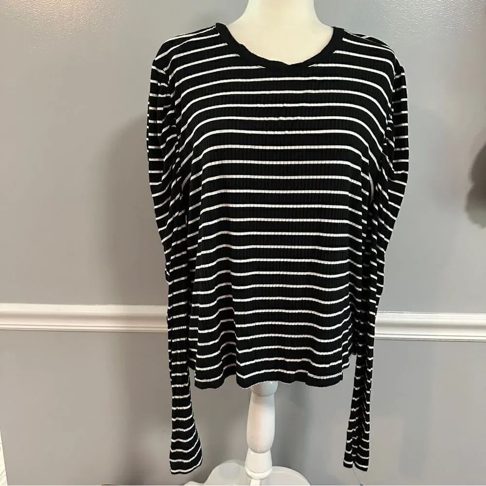 Versona black and white striped shirt, long sleeves  size XXL